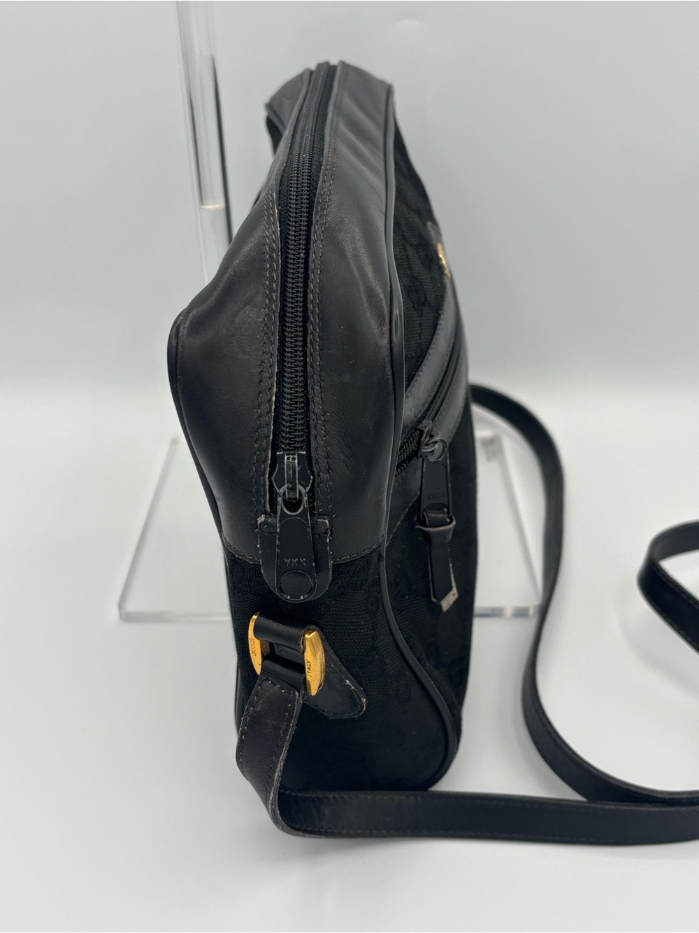 Vintage Gucci Sherry Shoulder Bag -  Black Canvas and Leather - Picture 4 of 14